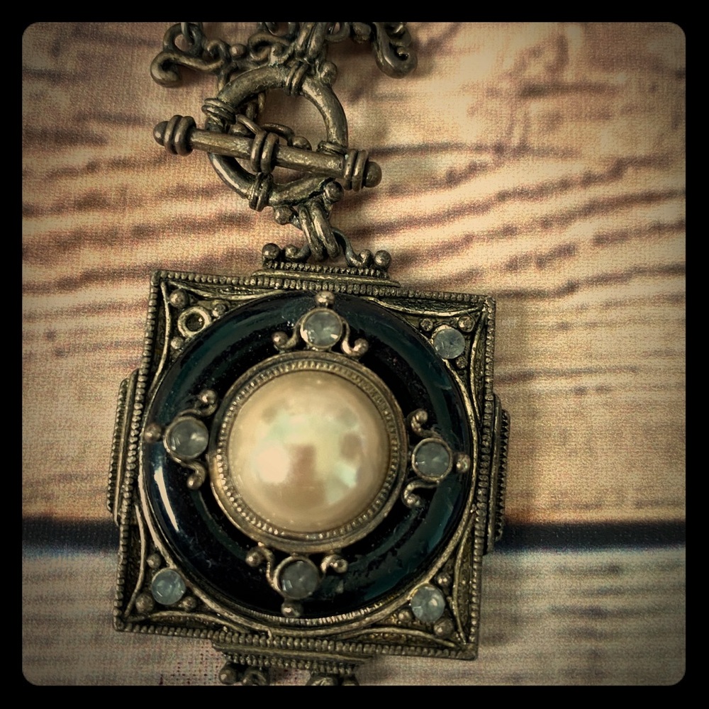 VCLM Elegant Garland Pearl Crystal Necklace